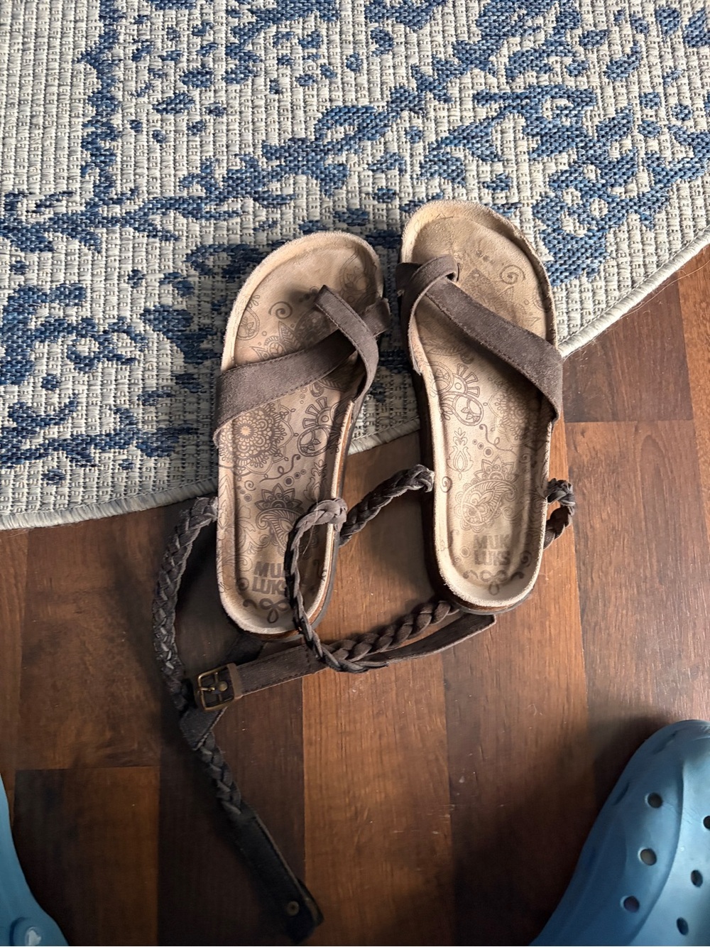 Muk Luks Women's Brown Braided Strap Sandals